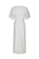 Lunette Emb Dress - White - Kjoler - Helt Dilla AS