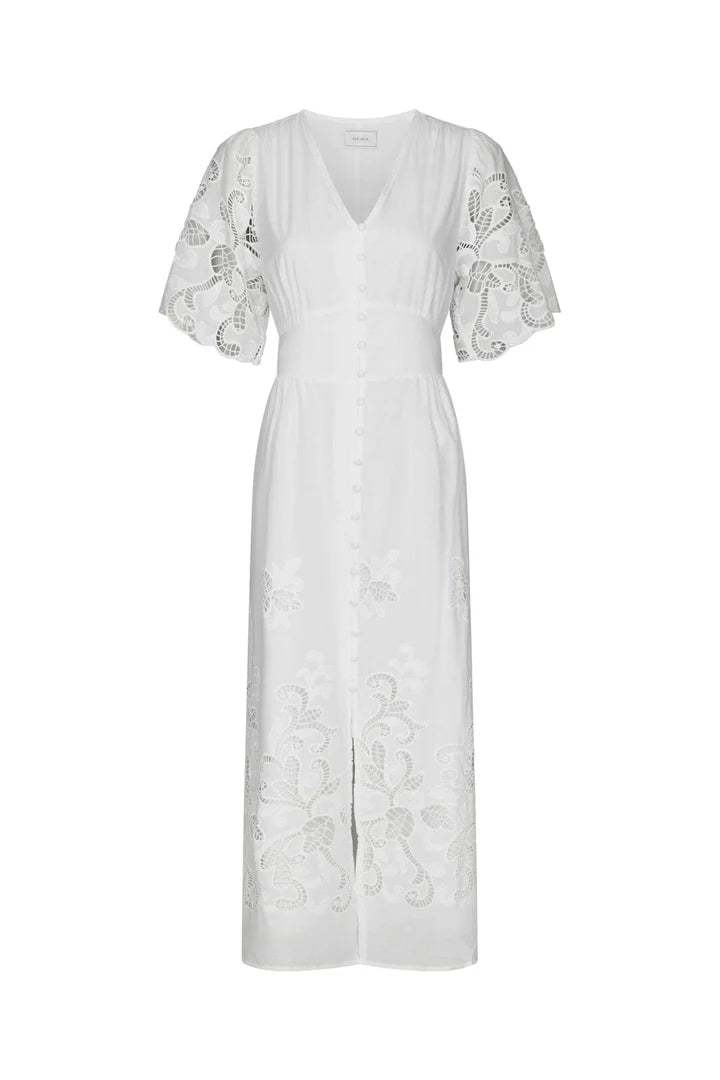 Lunette Emb Dress - White - Kjoler - Helt Dilla AS