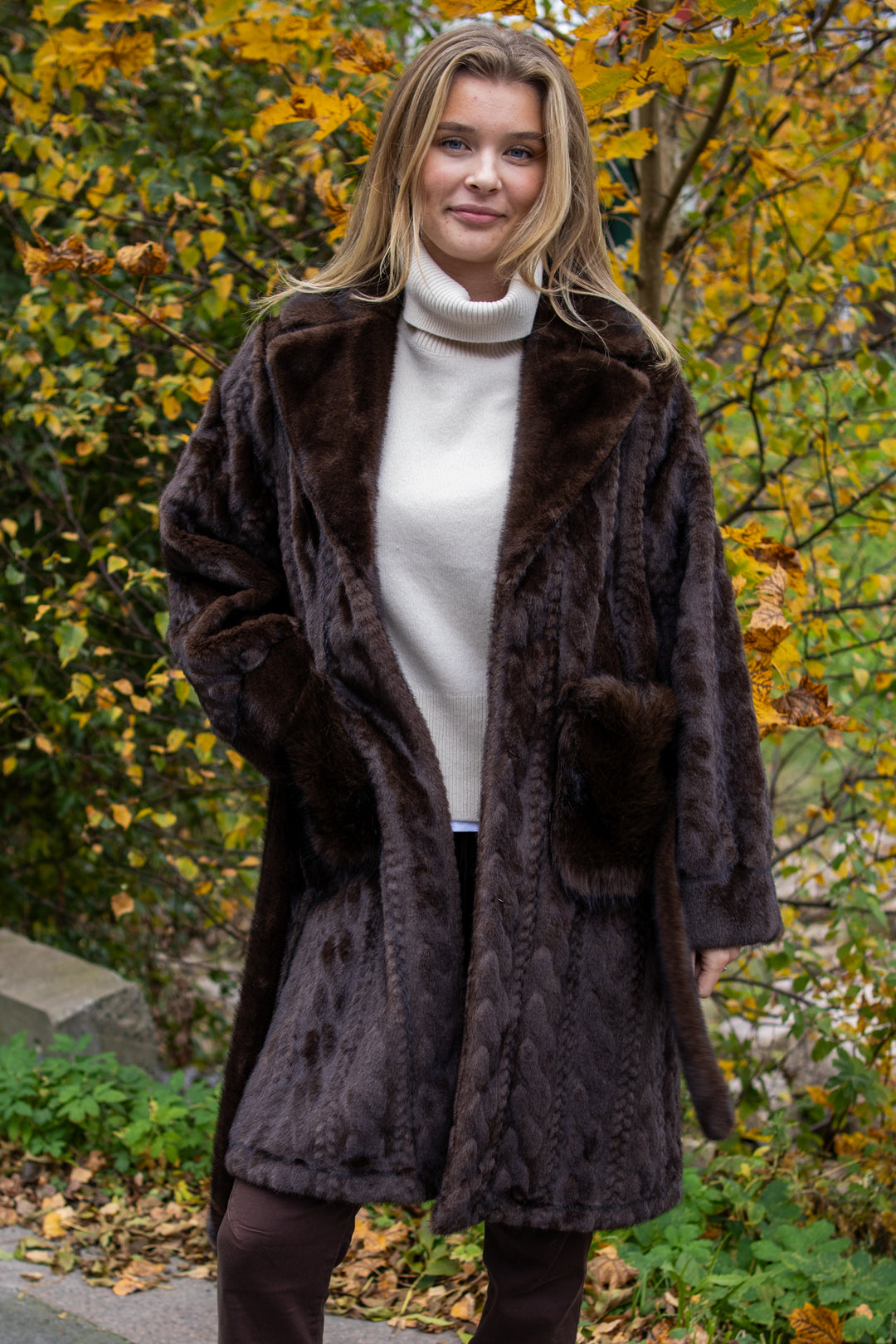 aspen fuskepels - mørk brun - Yttertøy - Helt Dilla AS