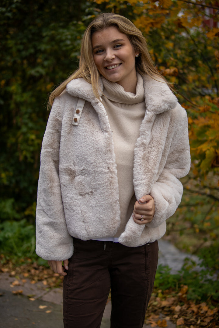 Winda fuskepelsjakke - Oyster Gray - Yttertøy pelsjakke - Helt Dilla AS