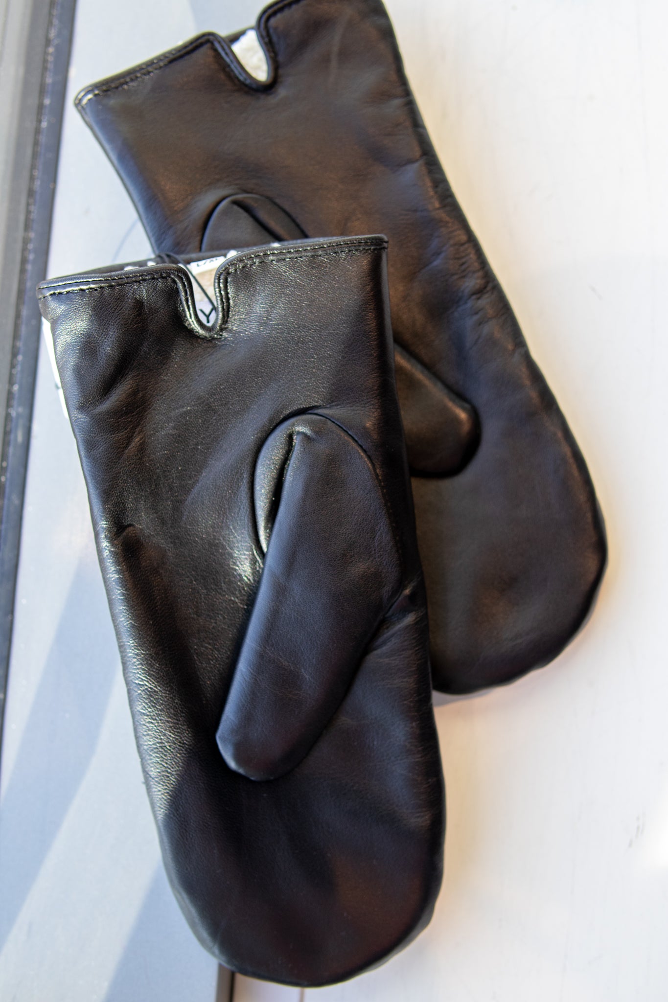 Day Leather Quilt Mittens - Black - Tilbehør - Helt Dilla AS