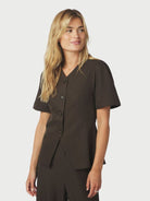 Jules Structure Blouse - Dark brown - Bluser - Helt Dilla AS