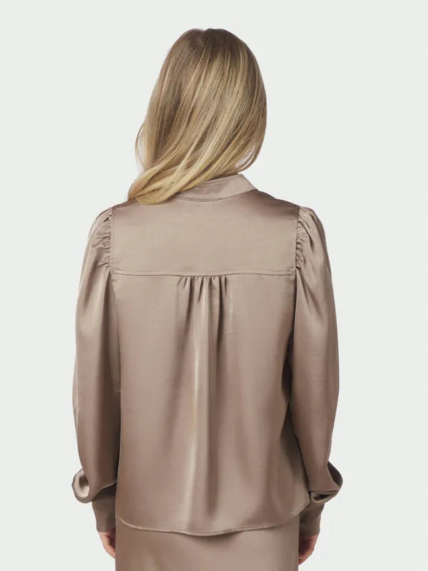 Rosslyn Heavy Sateen Blouse - Dark Taupe - Bluser - Helt Dilla AS