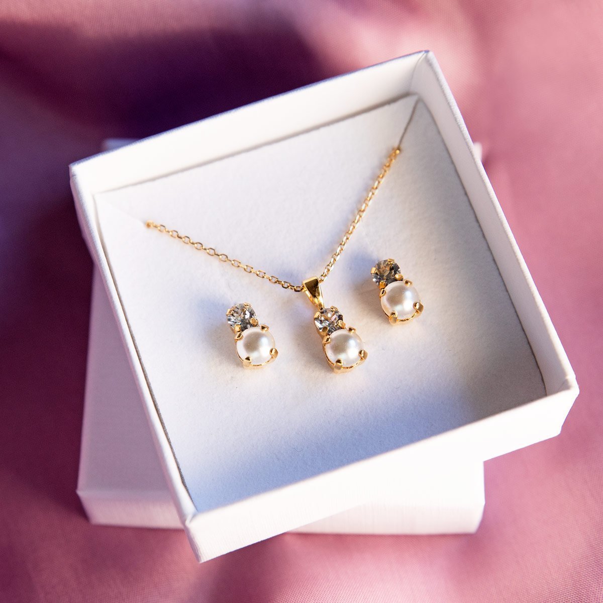 Love Pearl necklace - Pearl + Crystal - Tilbehør - Helt Dilla AS