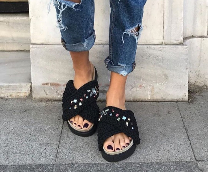 Inuikii Wowen stones slipper black